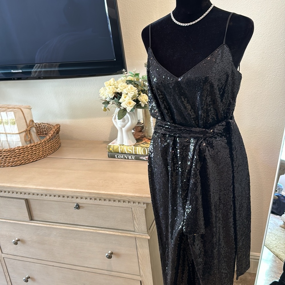 Black Halo Eve Sequin Jumpsuit 💐